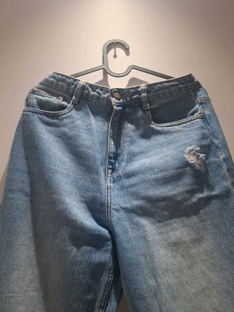 Light Wash Ripped Jeans