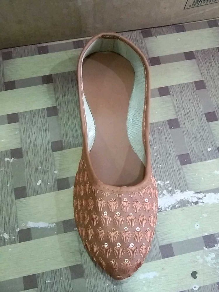 Embellished Jutti Flats