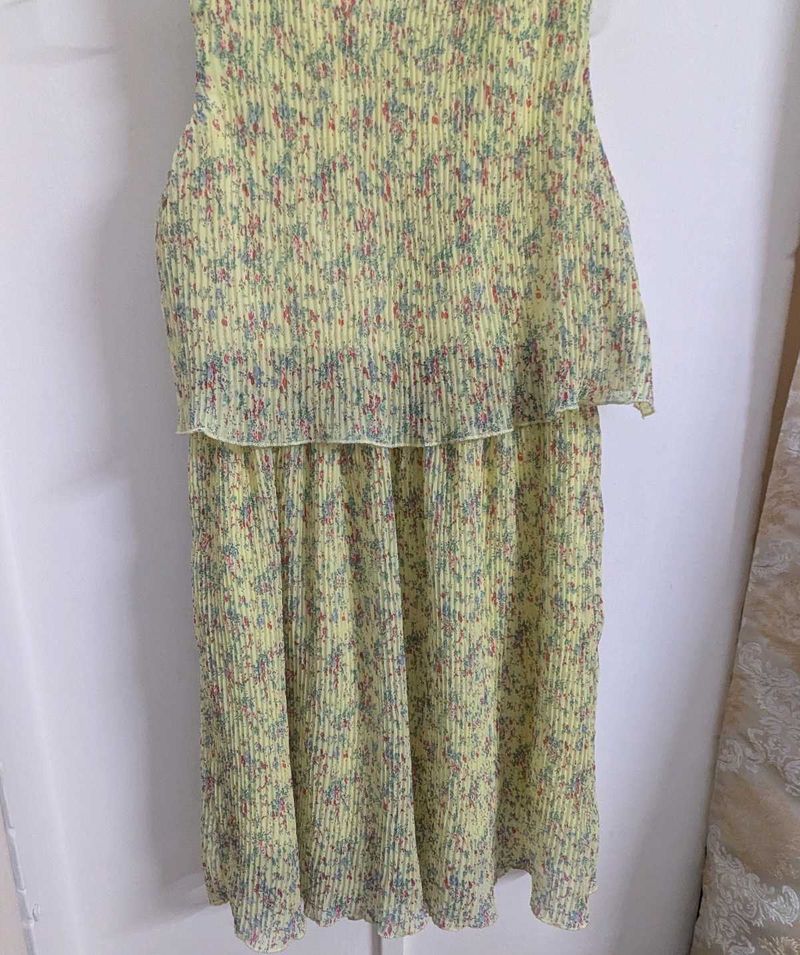 Chic Floral Pleated Midi Dress