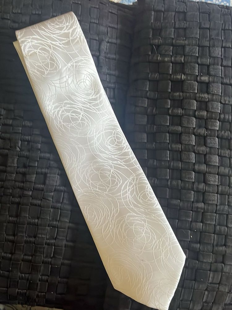 Men’s Tie silk White Textured