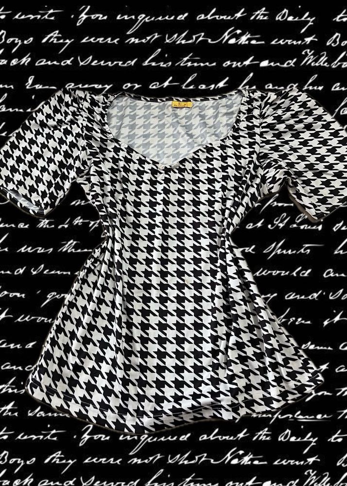 OLD MONEY BLACK &amp; WHITE HOUNDSTOOTH SWEETHEART TOP