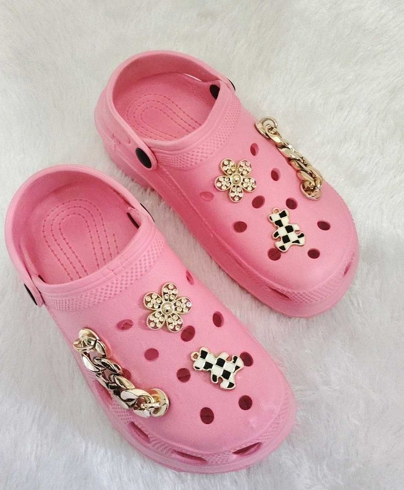 🎀 Pink Clog Shoes with Charms 🥰