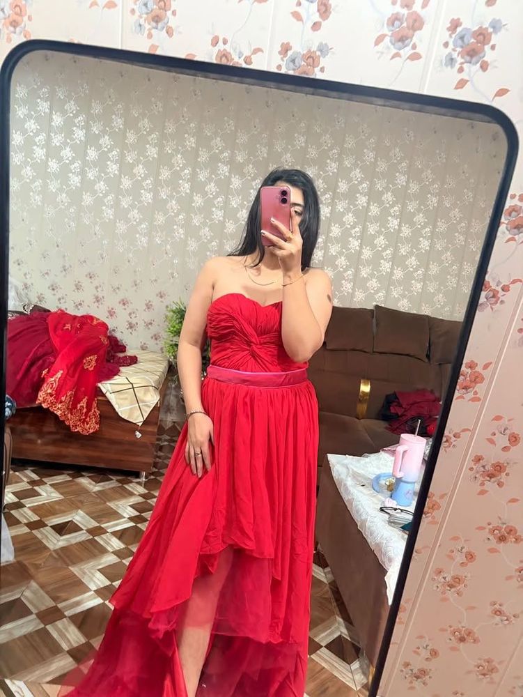 Stunning Red Strapless trail Gown🎀❤️🦋