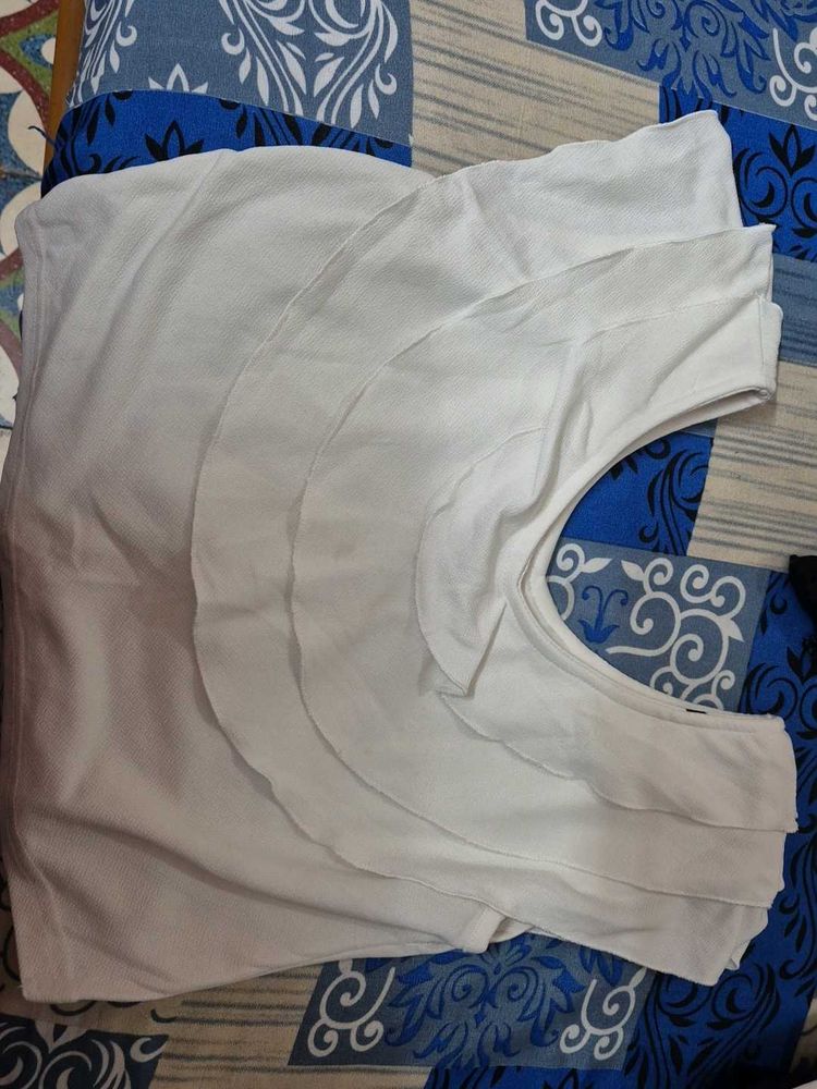 Chic White Ruffled Top