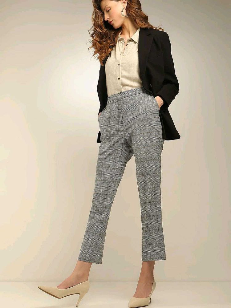 Chic Plaid Cropped Trousers