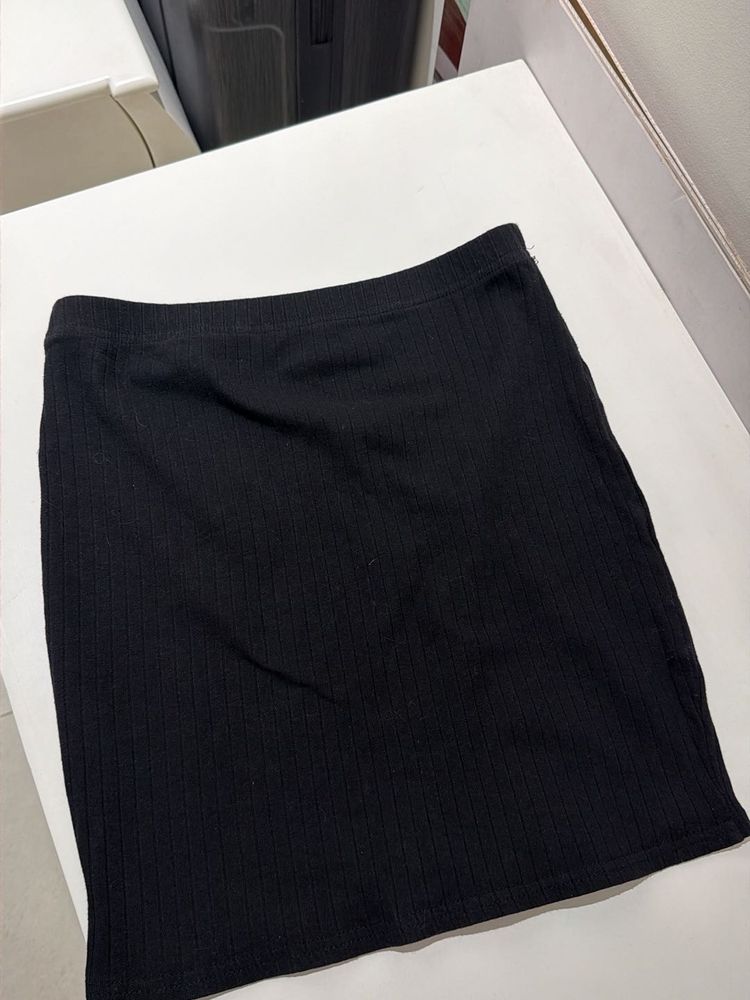Classic Black Ribbed Pencil Skirt