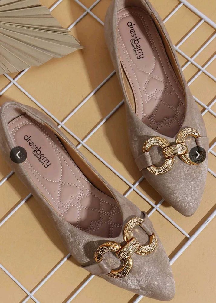 Beige ballerina