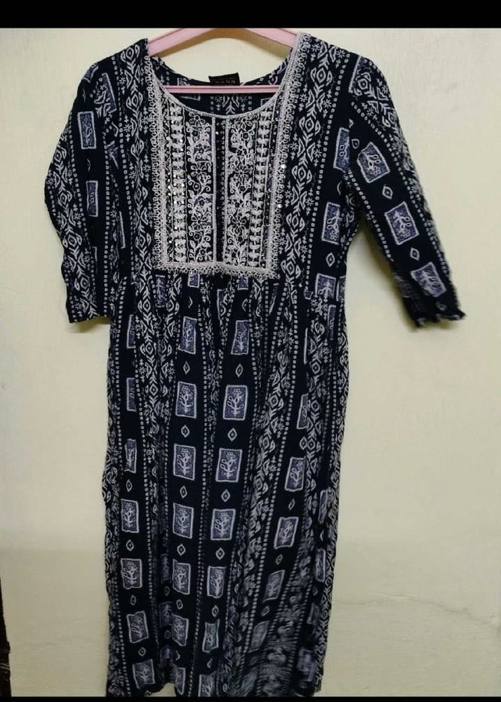 Black embroidered kurta top