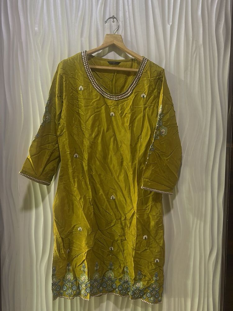 Elegant Embroidered Kurta