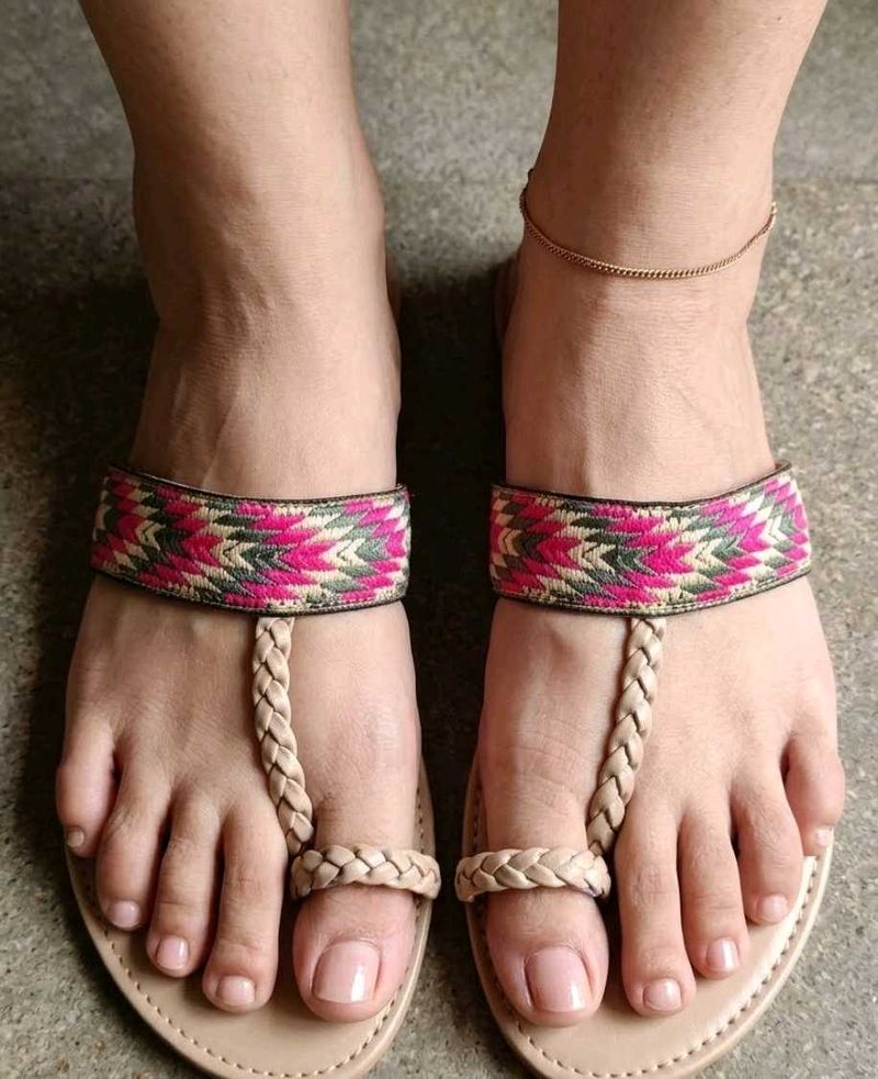 New Stylish Flat Sandals with Embellished Straps