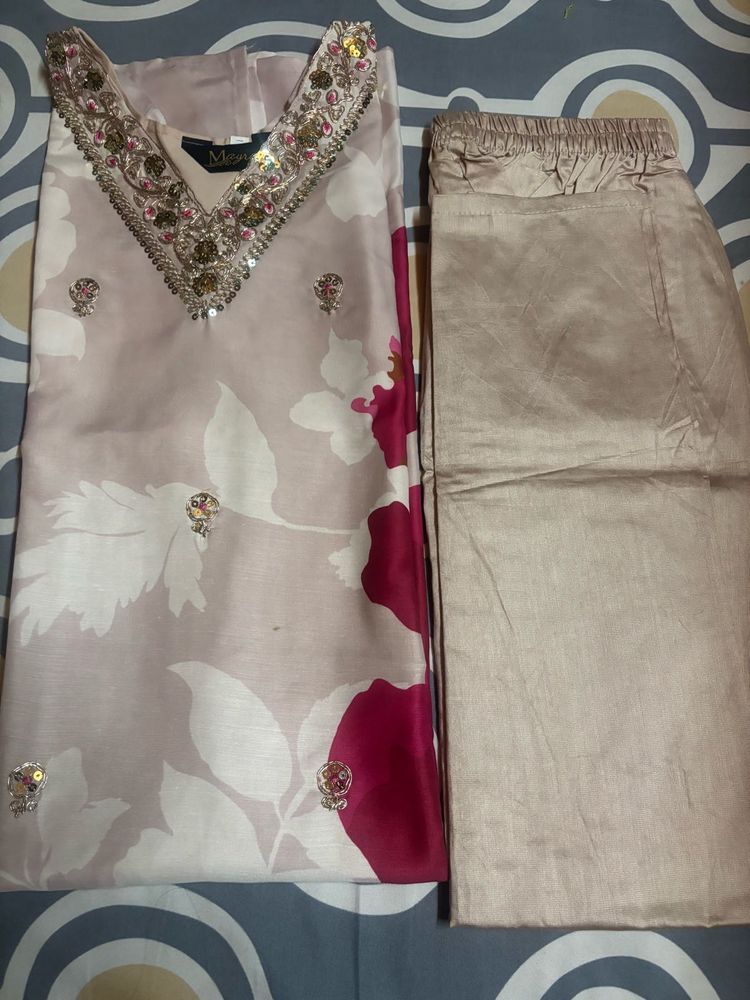 Elegant Kurta Set with Sequins