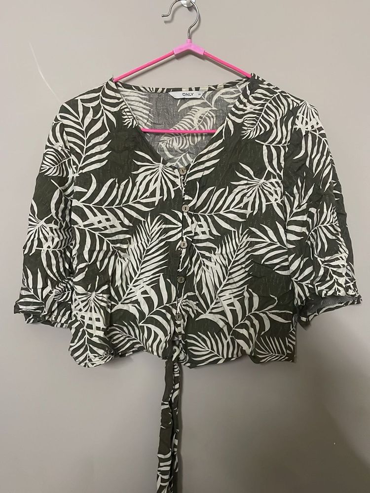 ONLY Tie-Front Top