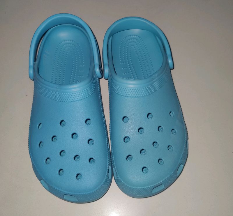 Crocs Men's Classic  Clogs . Like New.  No Coins
