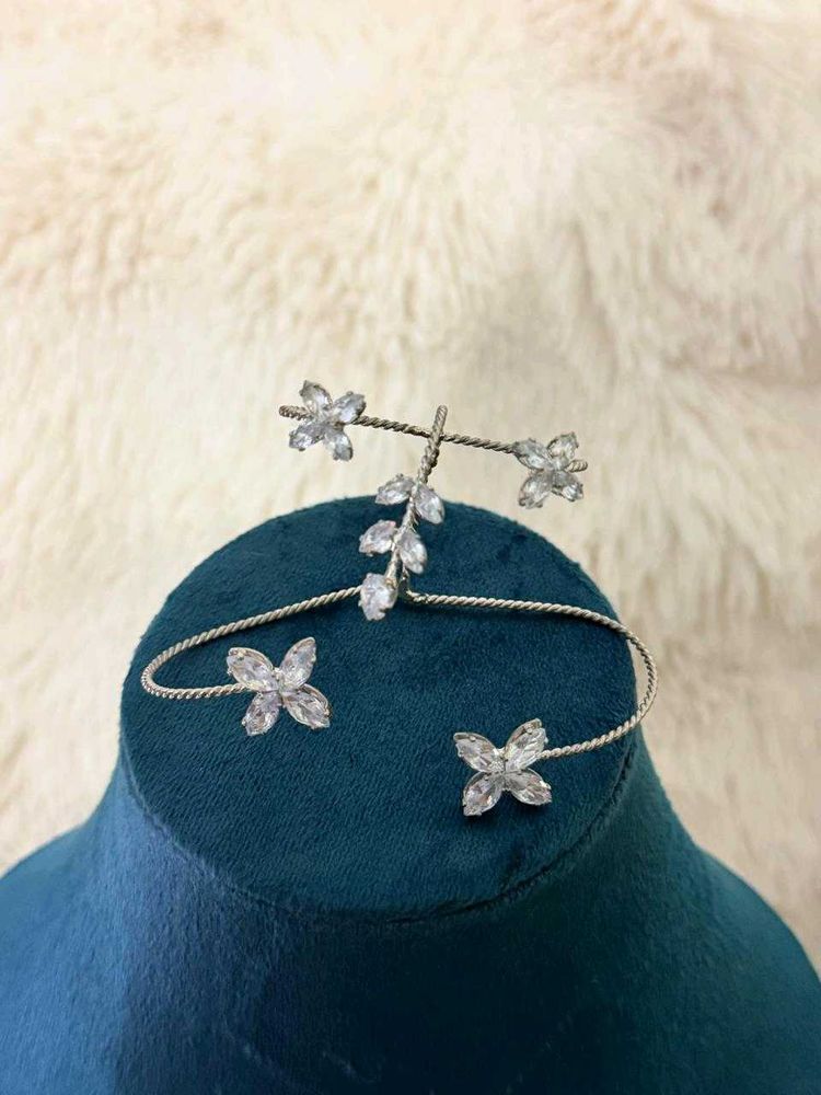 💍Elegant Crystal Flower Cuff Bracelet💍