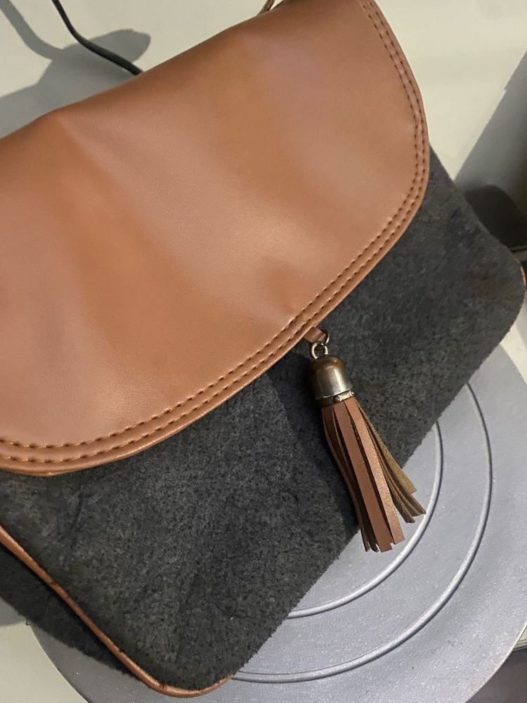 Stylish Crossbody Bag with Tassel Accent