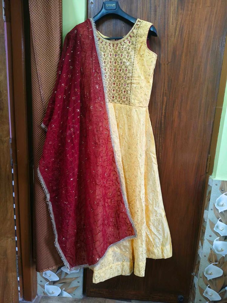 Elegant Yellow Lehenga Choli with Red Dupatta