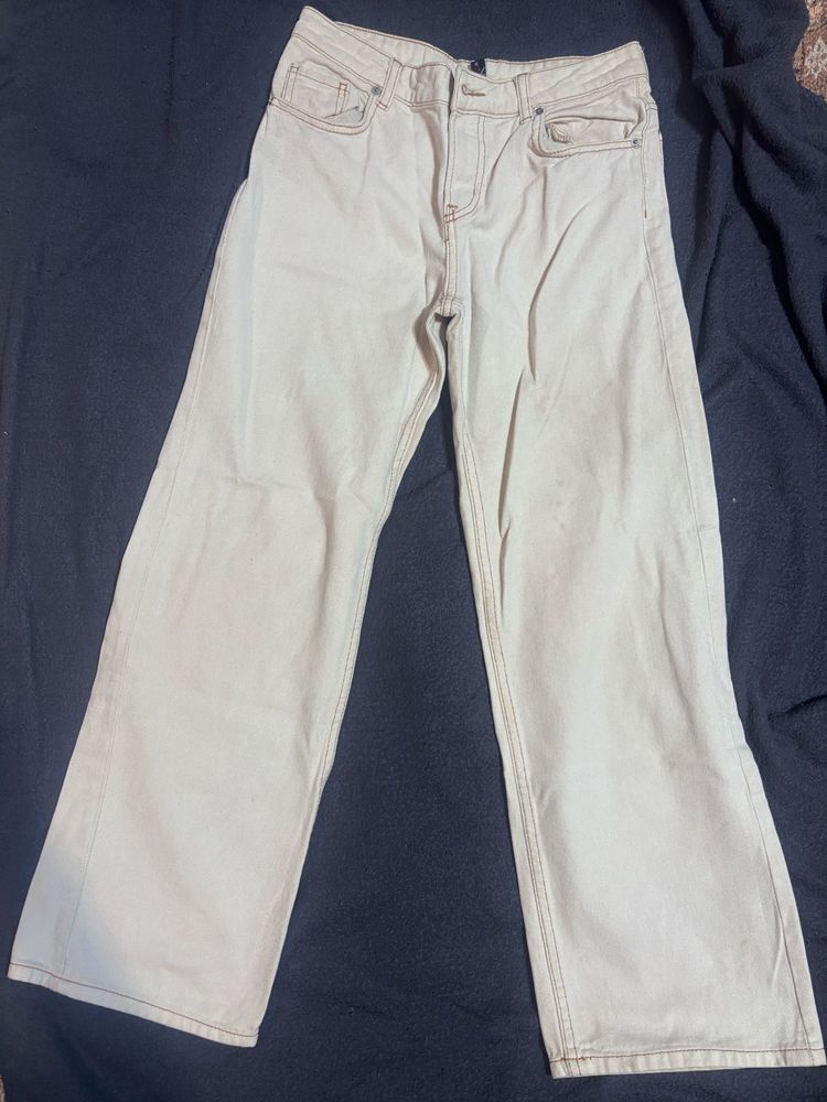 H&amp;M Divided jeans in a "dirty white" or cream colo