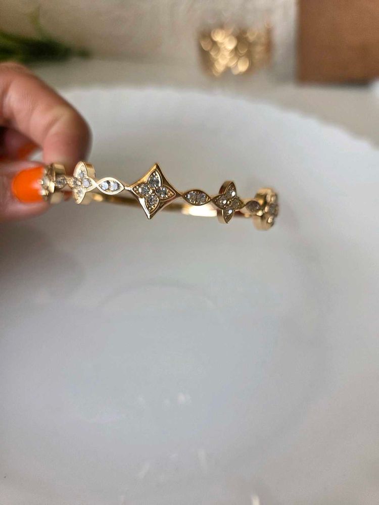 Openable beautiful bracelete