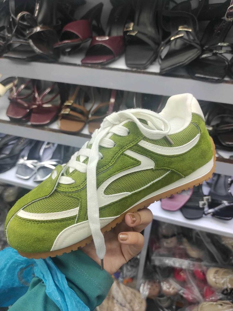 Green Casual Lace-Up Sneakers🎀