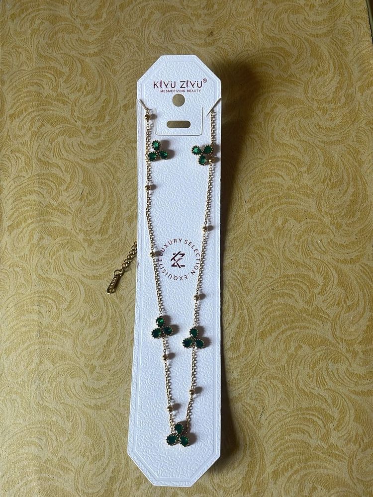 Elegant Clover Necklace &amp; Earring Set