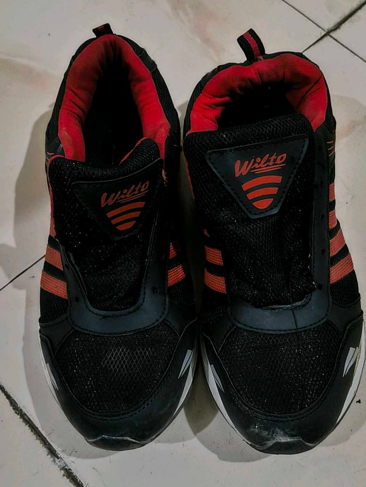 Men's Black &amp; Red Sport Shoes