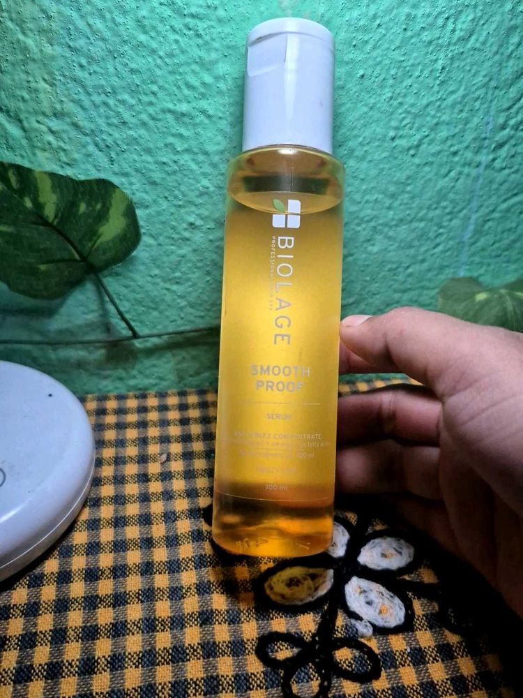 BIOLAGE ANTI FRIZZ HAIR SERUM( BRAND NEW)