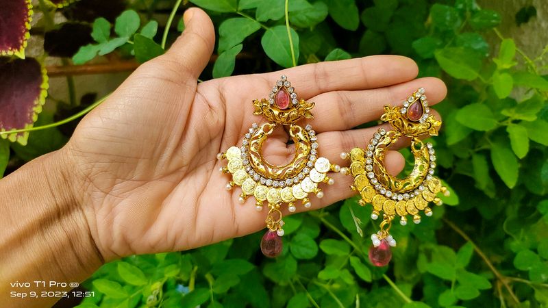 Earrings Beautiful 🙋 Price Droped