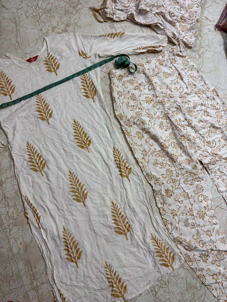 🎉🎊White Kurta Set with Golden Print...