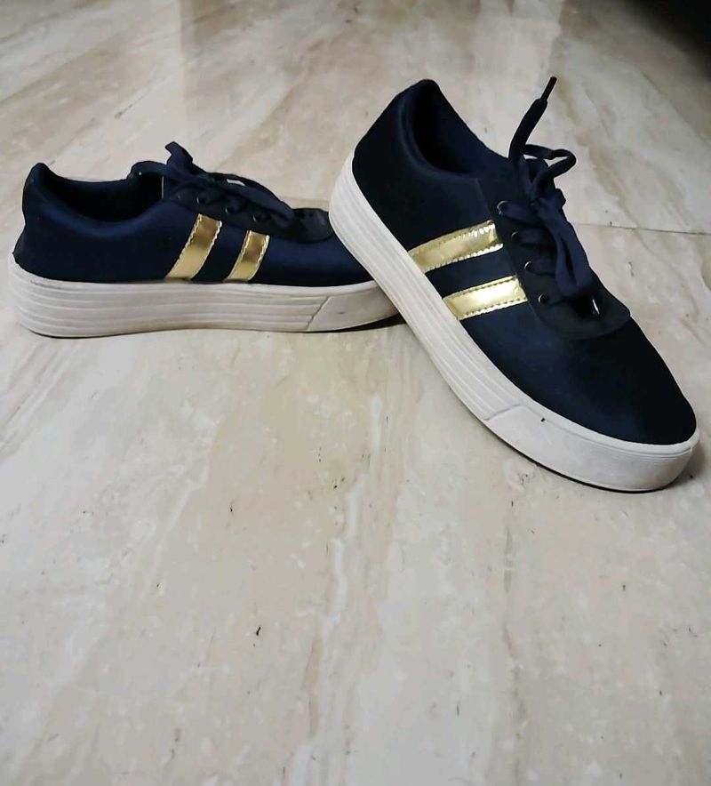 Stylish Blue &amp; Gold Striped Sneakers 👟