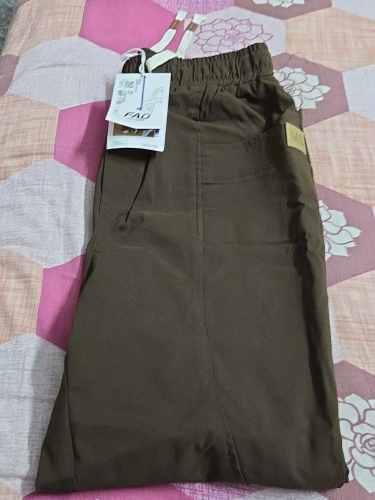 pant in brown colour's new with tag