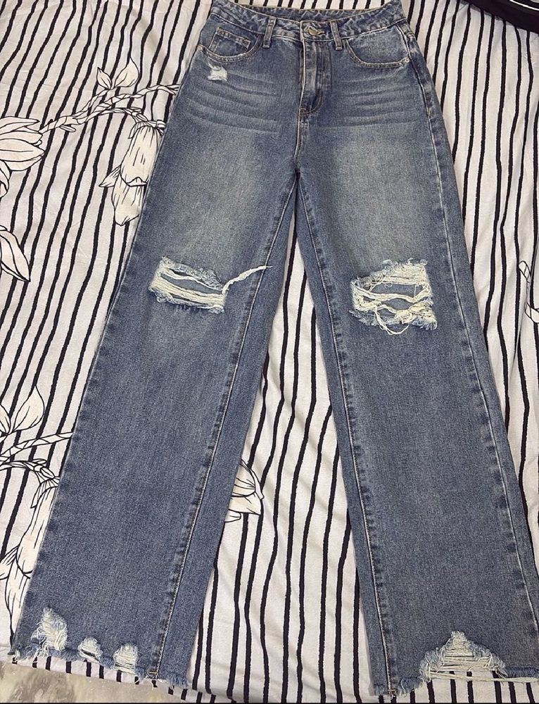 Distressed Wide Leg Jeans
