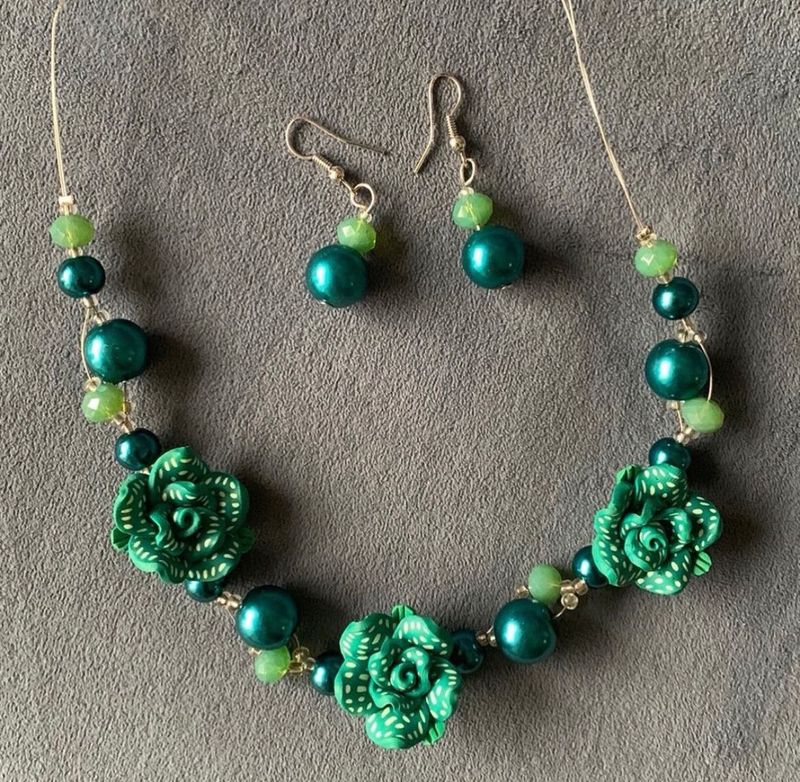 Bohemian neckpiece with earrings