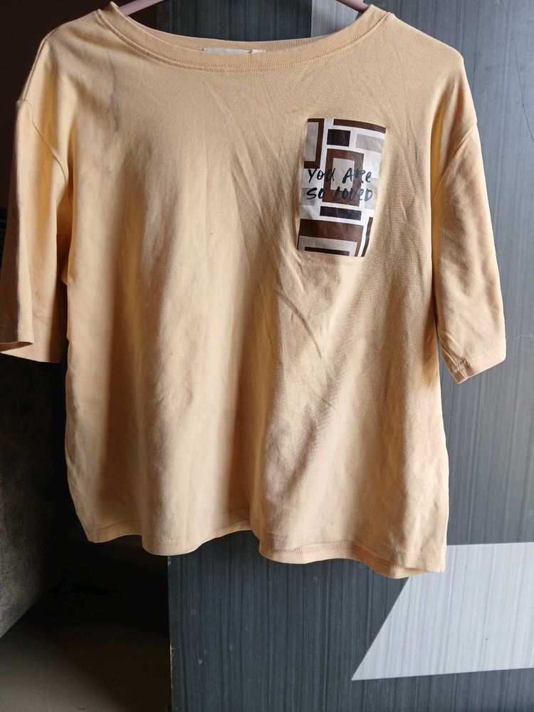 Pocket Graphic Tee - Casual Chic!