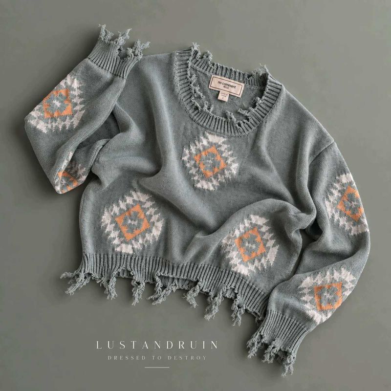GREY DISTRESSED KNIT SWEATER