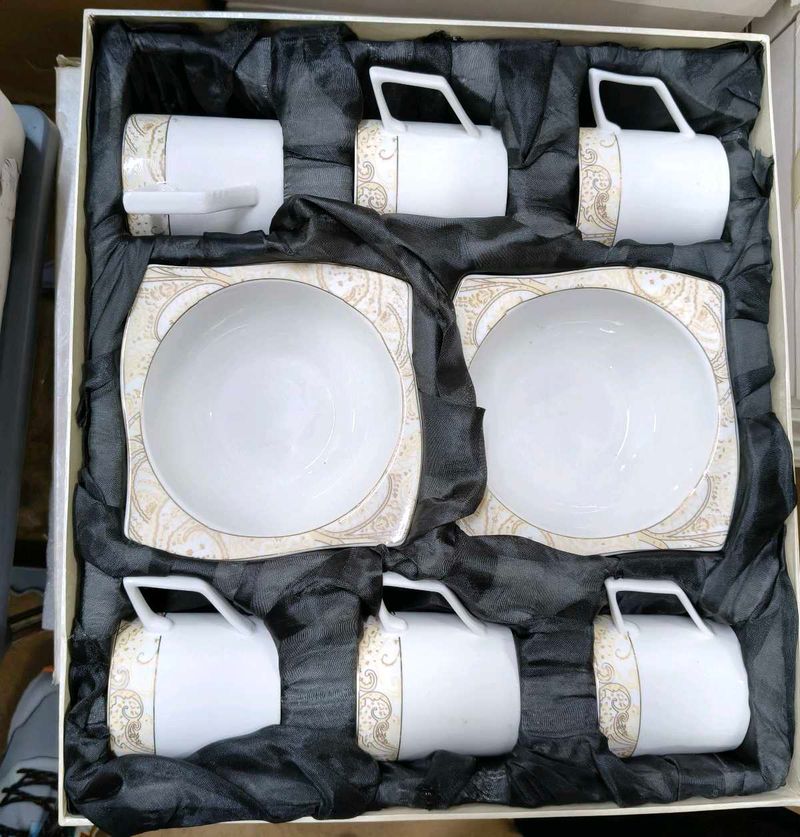 Elegant Tea &amp; Coffee Cup Set with Saucers