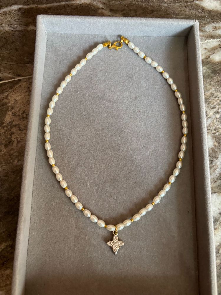 Elegant Pearl Necklace with Diamond Pendant