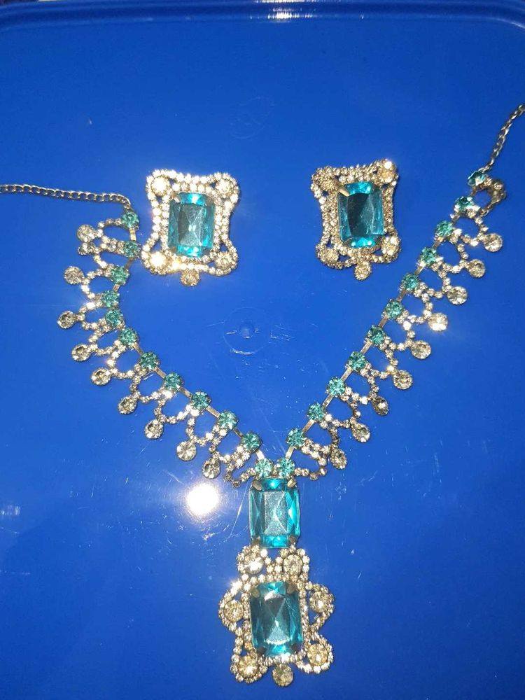 Stunning Teal Gemstone Jewelry Set