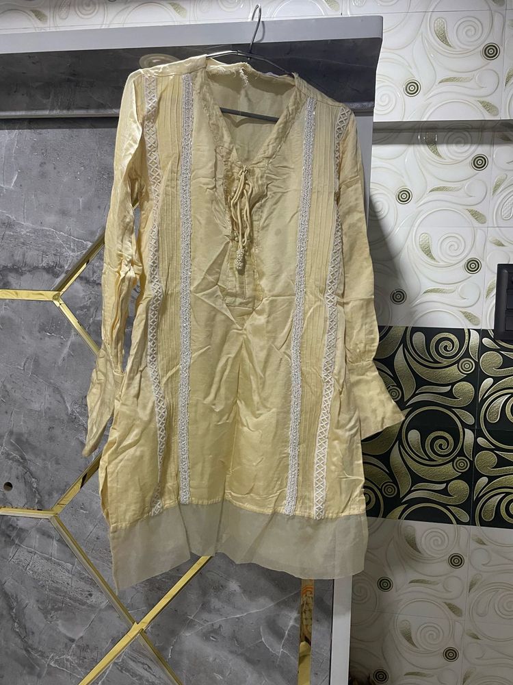Elegant Yellow Kurta with Lace Detail