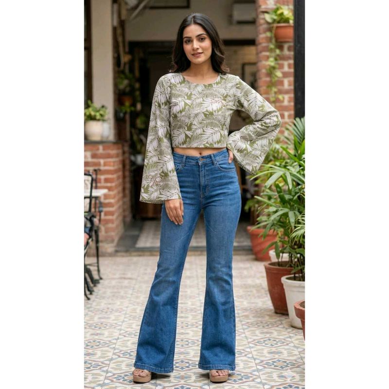Stylish Bell Sleeve Crop Top (free delivery 🚚🔥🔥