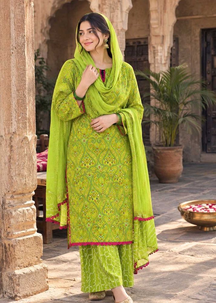 Vibrant Green Paisley Print Kurta Set