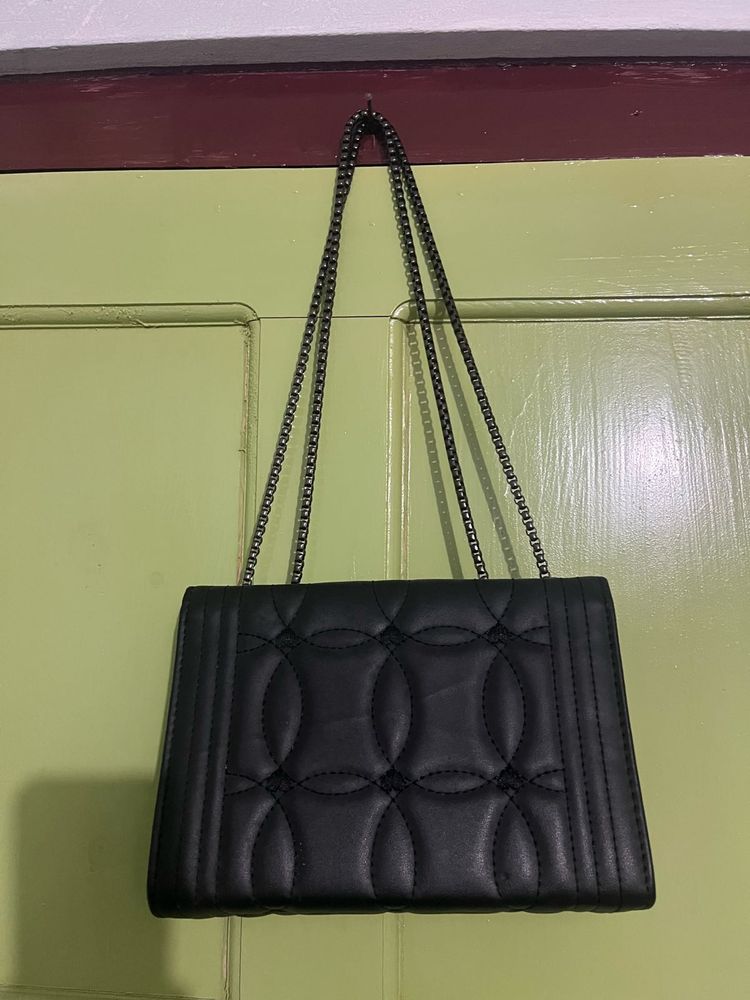 Chic Black Quilted Chain Bag