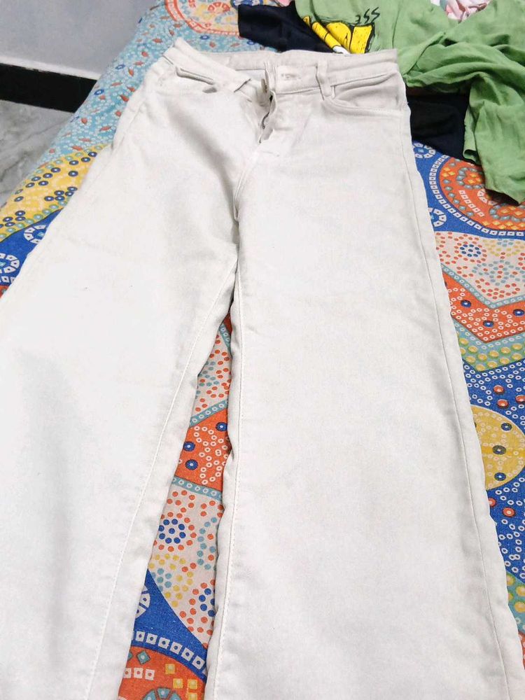 straight fit beige colour jeans