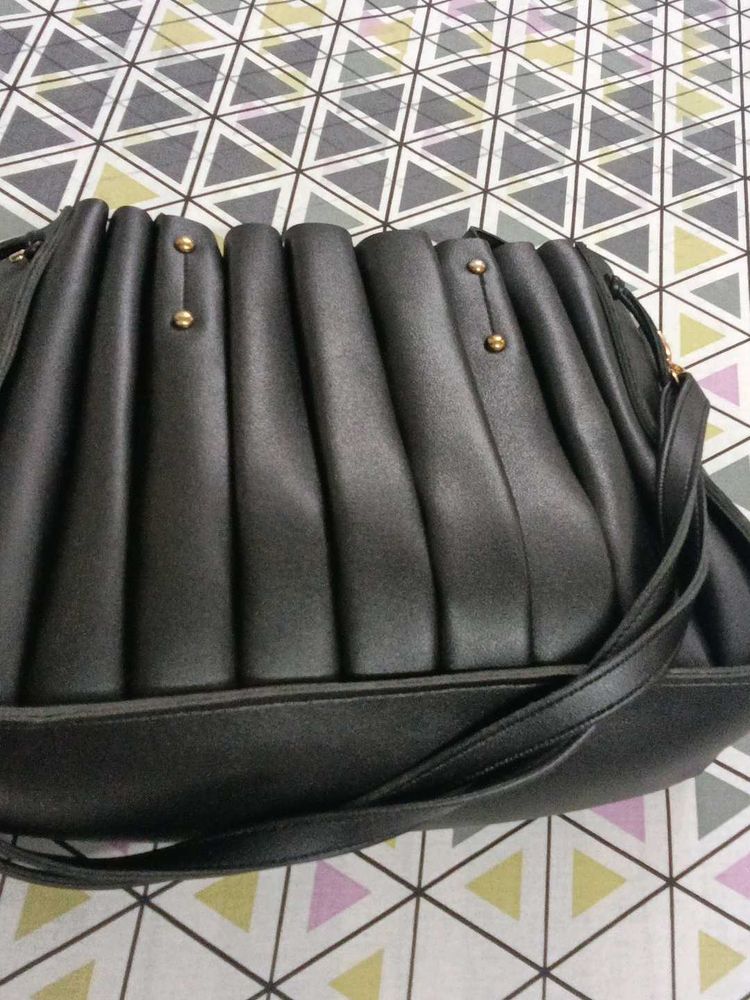Stylish Black Pleated Handbag