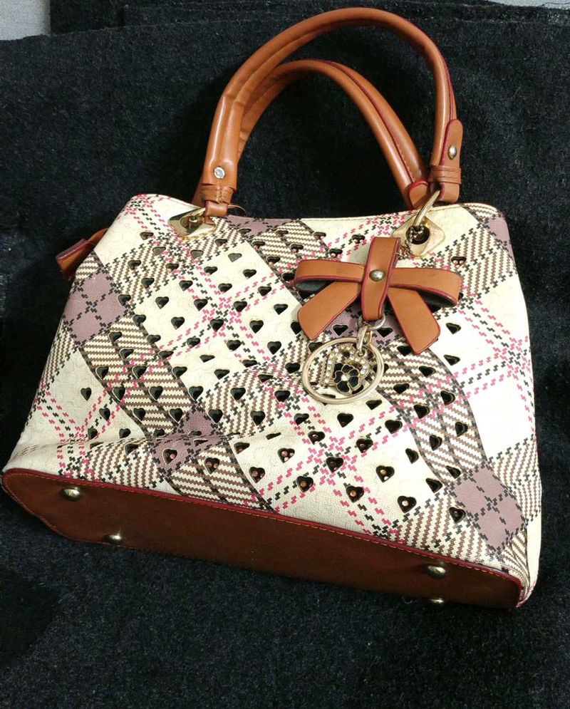 Charming Plaid Heart Handbag