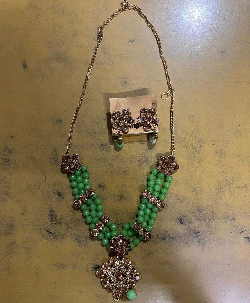 Green Beaded Jewelry Set