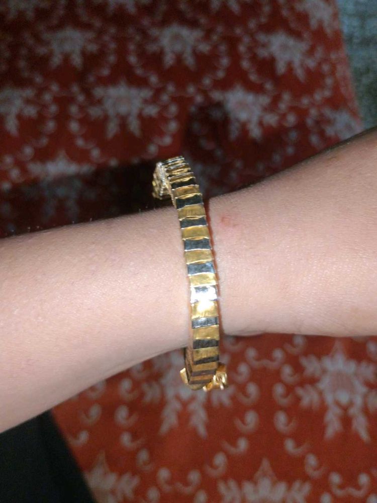 Stylish Bangle Bracelet