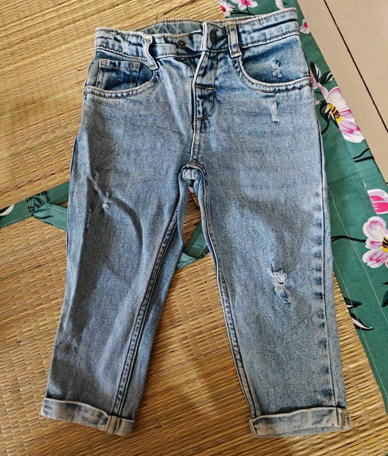 Cute mildly Ripped Jeans