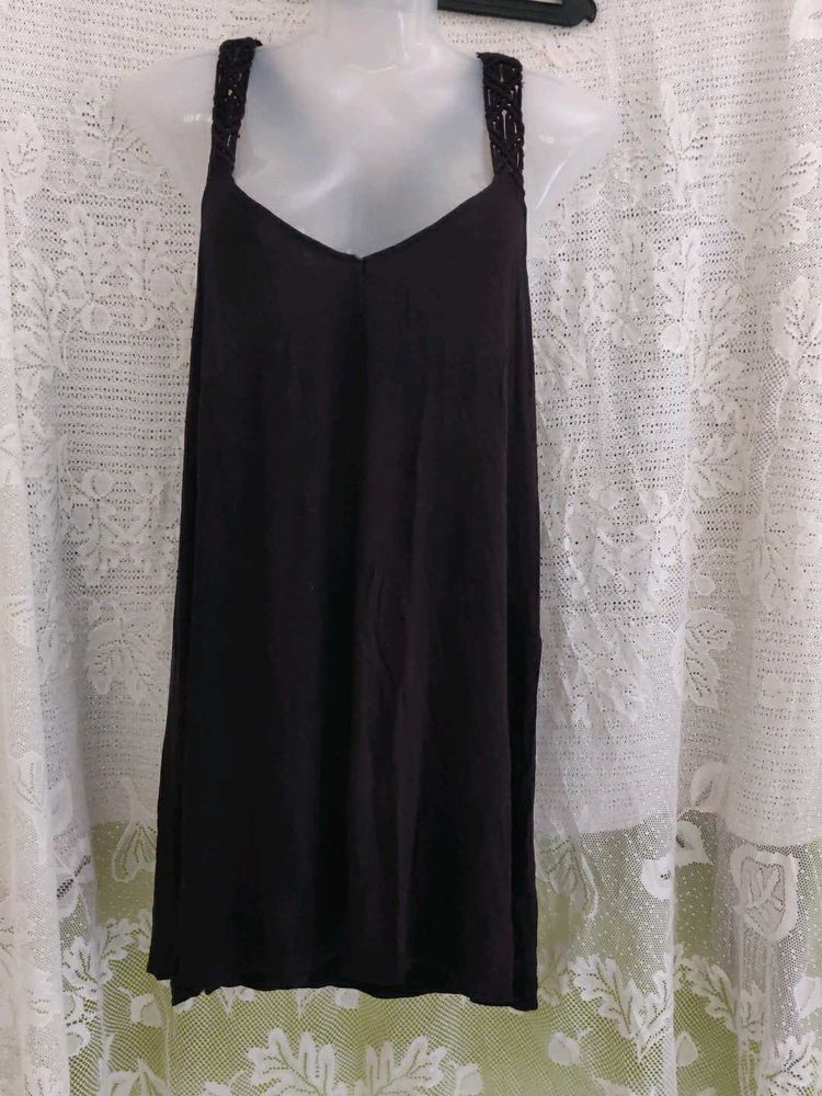 Chic Black V-Neck Dress with Crochet Straps