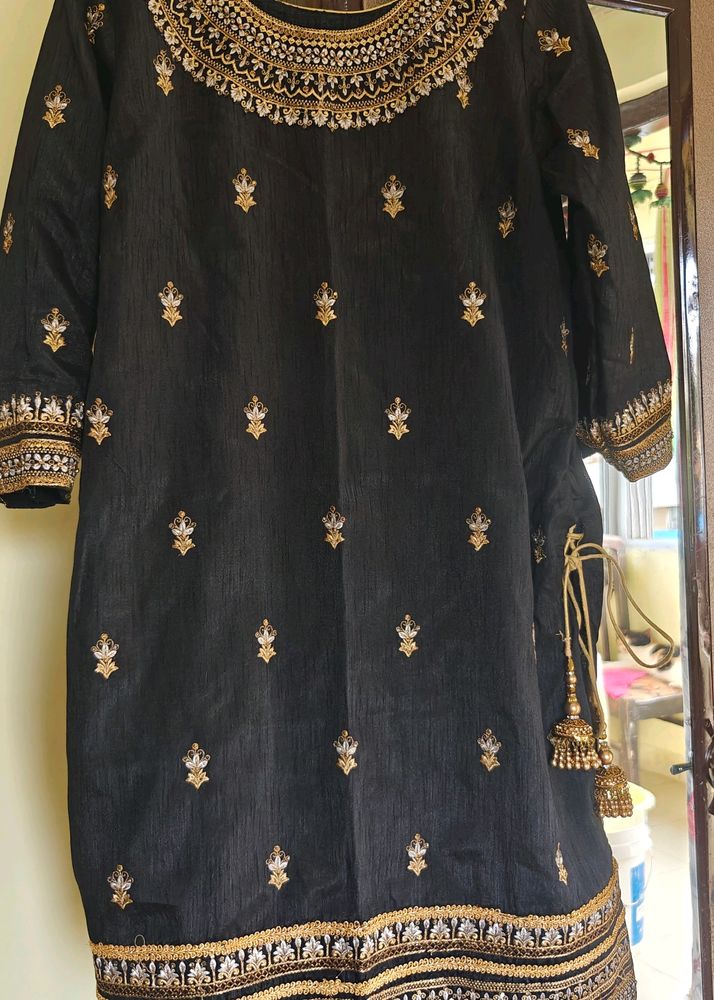 Black &amp; Gold Embroidered Kurti