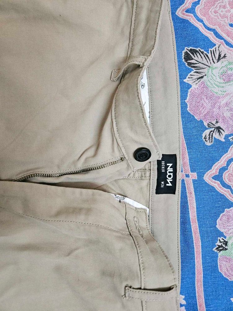 Stylish Khaki Chinos - Perfect Fit